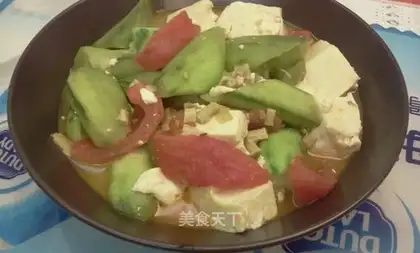 Luffa tomato tofu soup