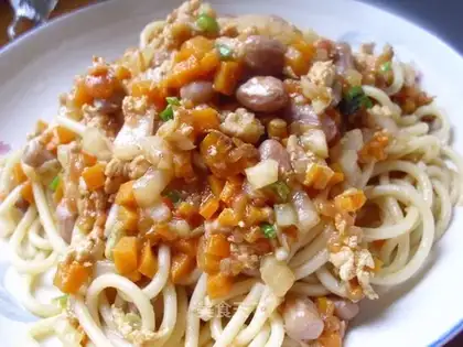 Spaghetti with assorted fried sauce