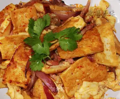stir-fried tofu with bacon and kimchi