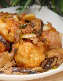 Minced pork, mushroom, tiger skin and egg