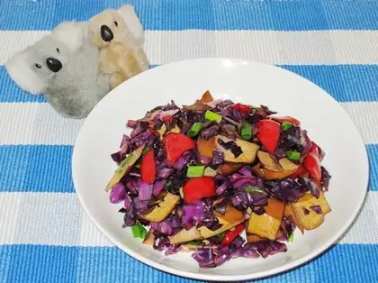 stir-fried purple cabbage with dried beans
