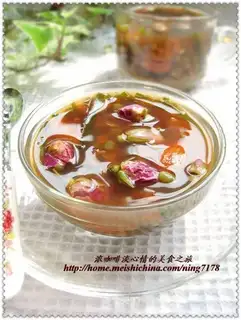 Rose almond and mung bean soup