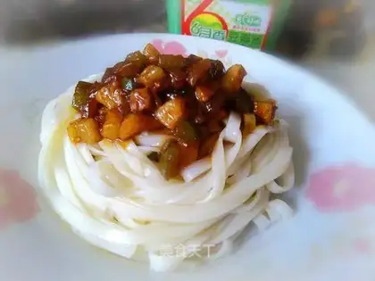 Noodles with diced pork with soy sauce