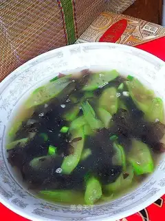 Snake melon and seaweed soup