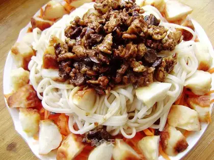 Home-style noodles with bean paste