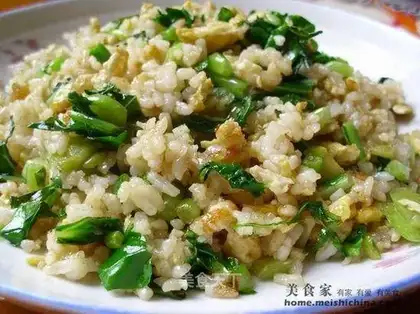 Fried rice with cabbage and egg