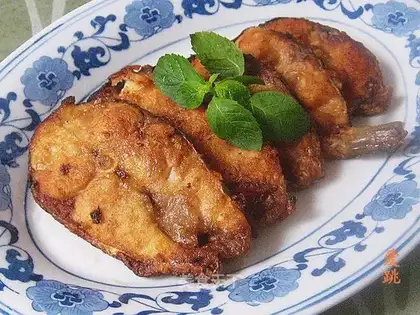 fried grass carp pieces