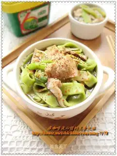 Korean bean paste soup jade noodles