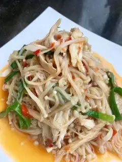 Pepper cutters, golden mushrooms