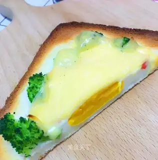 Breakfast mini pizza