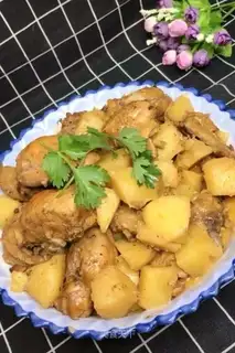 A chicken-cooked potato stew