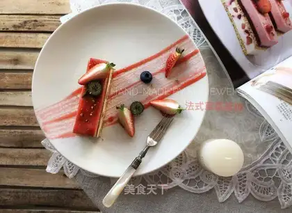 French strawberry cake