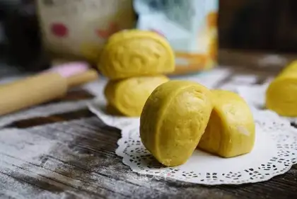 Pumpkin cut the buns
