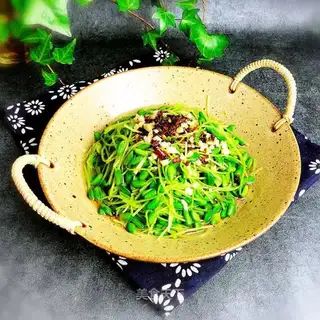 Black bean sprouts