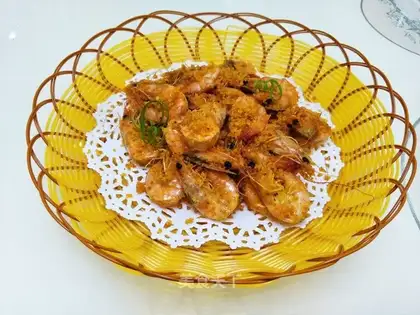 Pretzels with back shrimp
