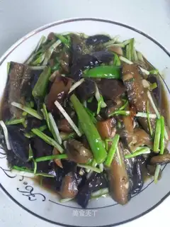 Garlic sauce and eggplant