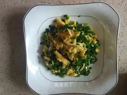 Shrimp-covered eggs