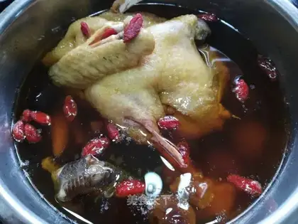 A chicken with red dates