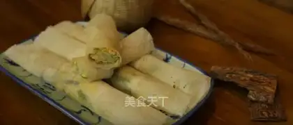 Snack-tailed pancakes