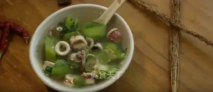 Fresh ink, melon soup