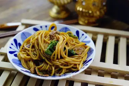 Black pepper beef mustard blue pasta