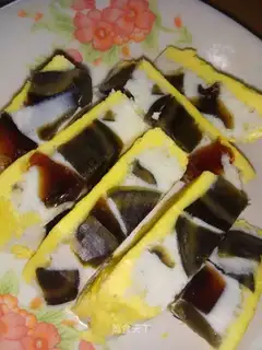 Three-coloured eggs