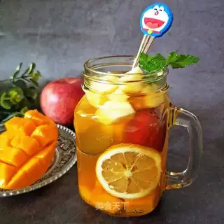 Fruit and green tea