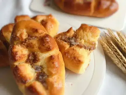Fish pine butter bread