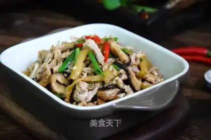 Squeeze mushrooms and fried meat