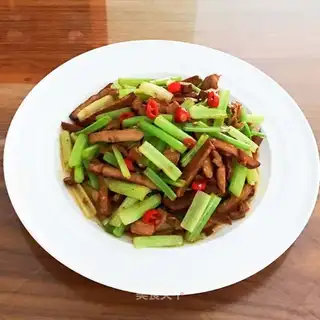 Celery fried beans