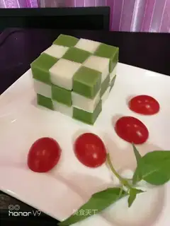The double-coloured Cube