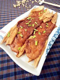 The halibut is burning dead bamboo