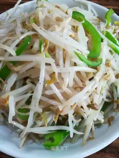 Sour green bean sprouts