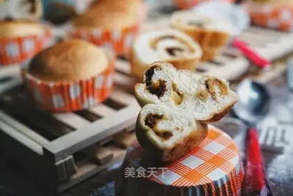 Meat pine buns