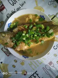 Red-burned yellow fish