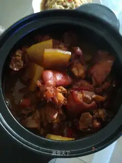 Roasted beer, pig-hooves
