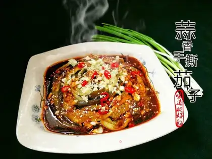 Garlic hand tore eggplant