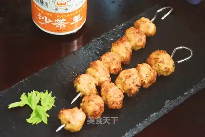 Chicken meatballs with sand and tea