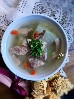 Skinny melon soup