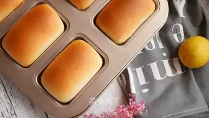 Sand and tea, cream and cream