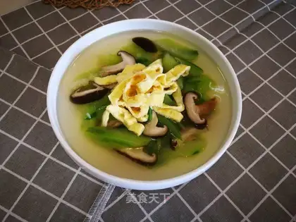 Eggskin mushrooms and melon soup