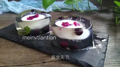 A yogurt cup