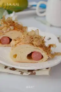Woodfish sausage bread
