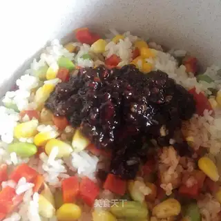 A pot of groceries