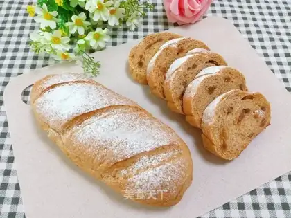 Red sugar raisin bread