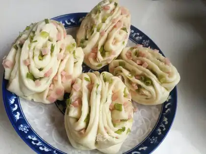 Onion ham roll