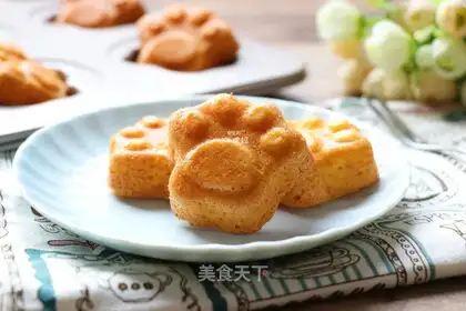Carrot cat claw cake