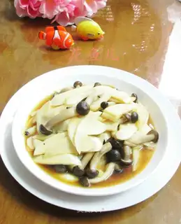 Crab mushrooms fried white