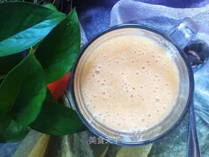 Freshly squeezed peaches