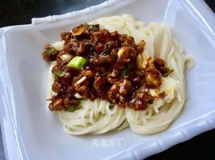 Meat sauce noodles